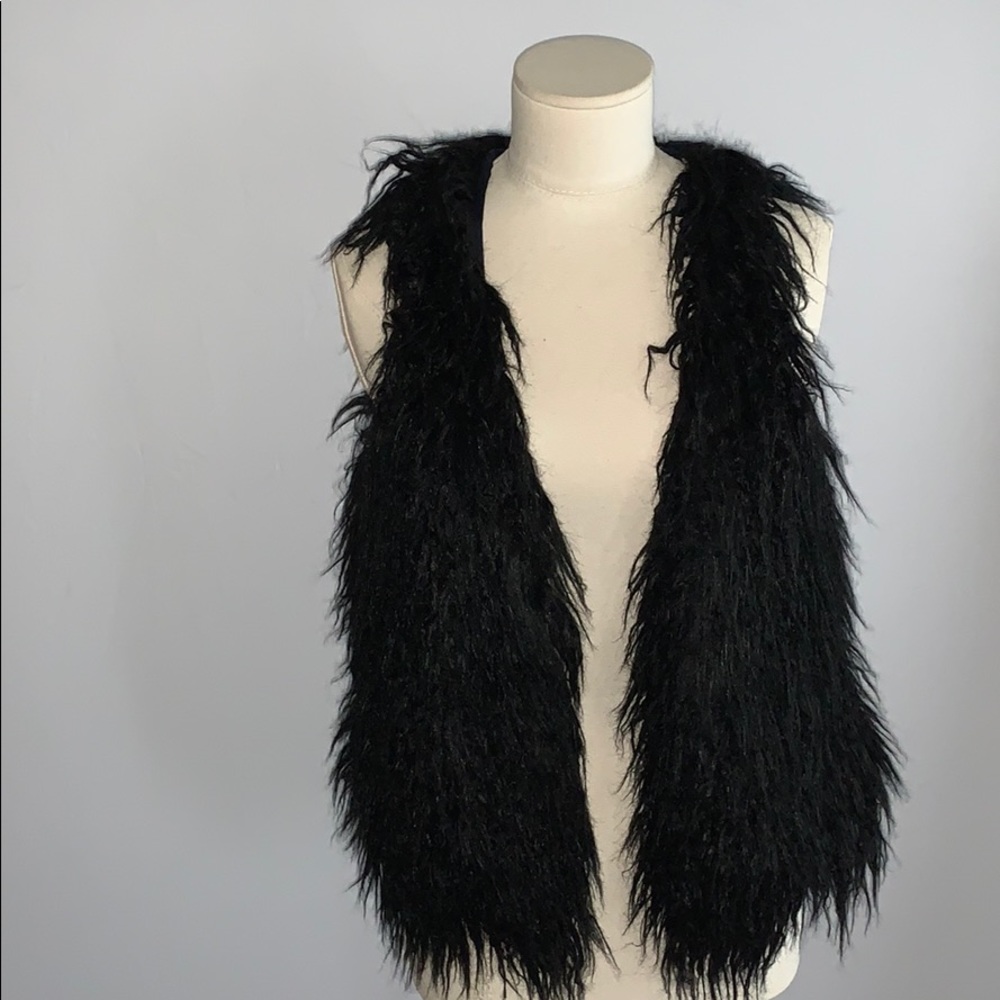 Shaggy black vest